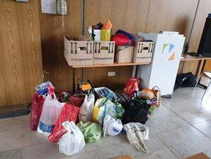 Spenden statt Wichteln!  - Spendenaktion der Klassen 7b und 7c an die Grünstadter Tafel