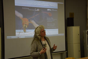 Dr. Karin Platzer vom LifeScienceLab