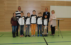 vordere Reihe: v.l.: Regina Kindler, Maja Graf, Tim Schabacher, Philipp Neu, Malte Reichenecker, Johan Franke hintere Reihe: v.l.: Herr Kühnle (LG), 