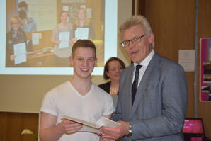 Patrick Bogenfeld und Herr Niederhöfer (Bürgermeister der Verbandsgemeinde Grünstadt-Land)