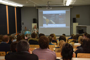 Dr. Karin Platzer vom LifeScienceLab