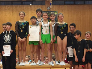 v.l.: Maya Graf (6e), Jahan Franke (6b), Philipp Neu (6d), Schüler (7e), Patrick Schulz (5d), Regina Kindler (7b)