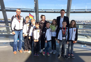 Die Mannschaft mit Herrn Johannes Steiniger, MdB in der Kuppel des Reichstages