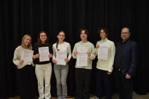 Herr Jürgen Böhnlein mit Preisträger/innen